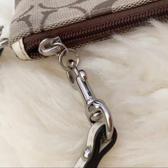 Coach Wristlet - Picture 3 of 9